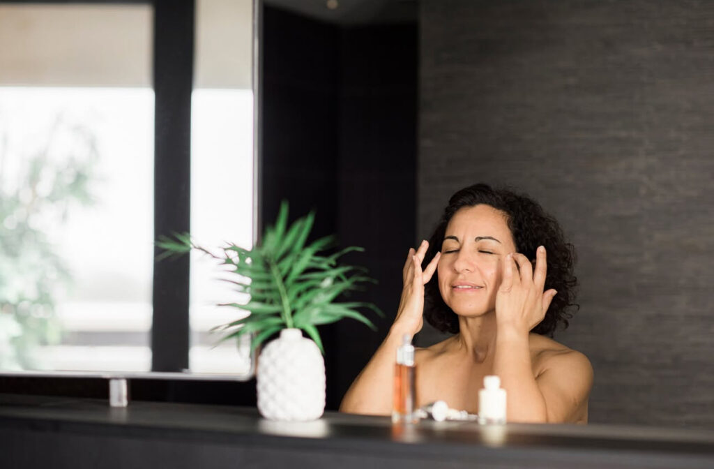 Contour des yeux femme mature, soins naturels pro-age après 40 ans Amatera
