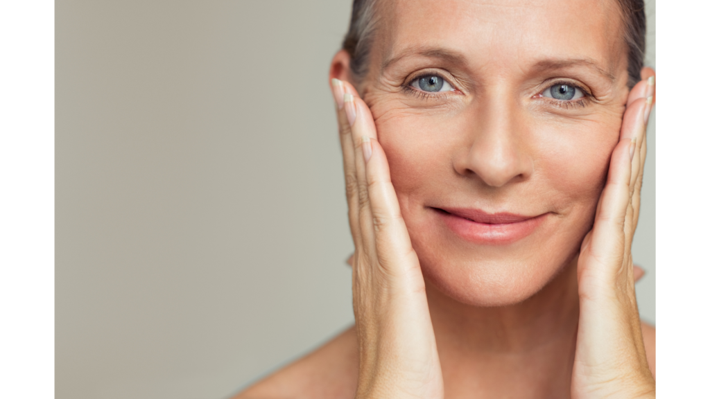 Femme mature sereine, gestion du stress et soins peau pro-age Amatera